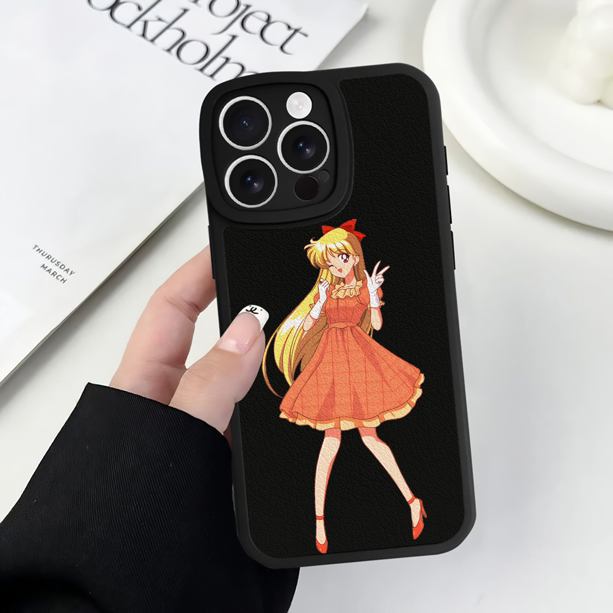 （画像用） 美少女戦士セーラームーン 愛野 美奈子 あいの みなこ Sailor Moon Aino Minako 【iPhone 16シリーズ対応】シリコンスマホケース（レザー調） 材質：シリコン